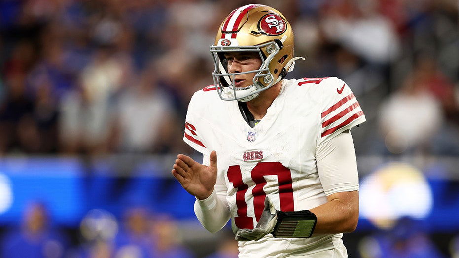 49ers' Mac Jones saw dead body 'floating' in water near team hotel before game vs. Rams: report
