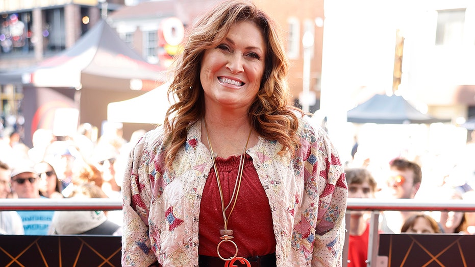 Country singer Jo Dee Messina blasts Nashville label for 'too fat' rejection