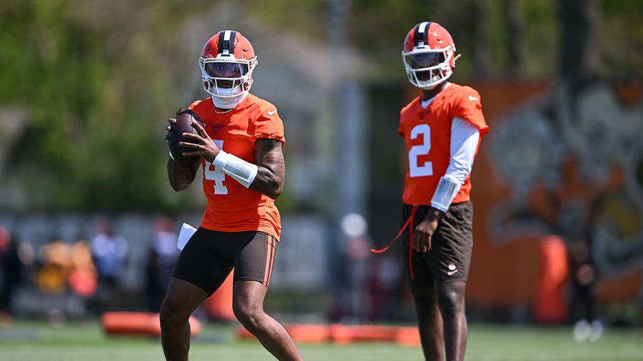 Deshaun Watson has 'inside track' to be Browns' Week 1 starting quarterback over Shedeur Sanders: report