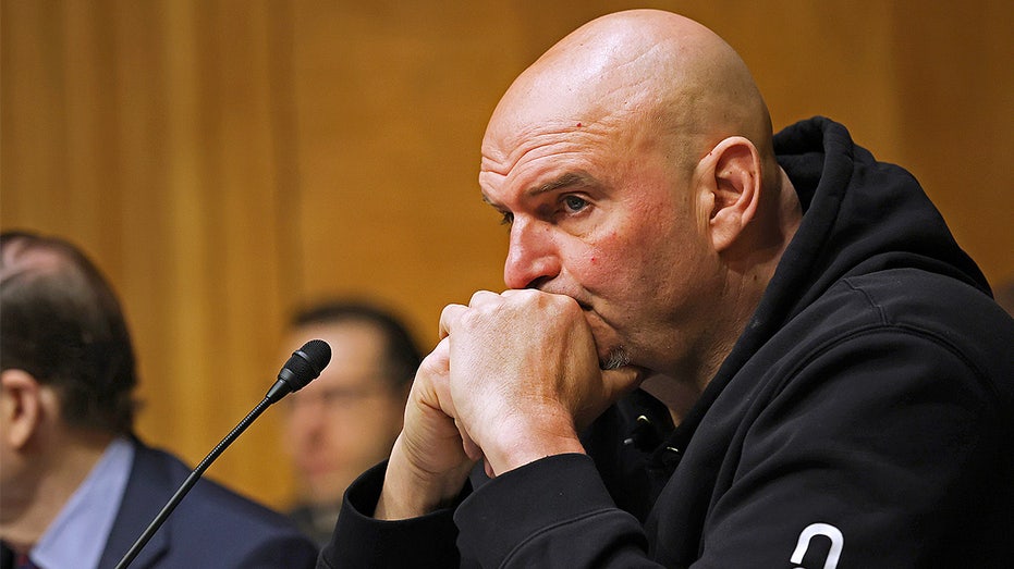 Fetterman slams Democratic 'mess' as TSA workers miss paychecks during DHS shutdown