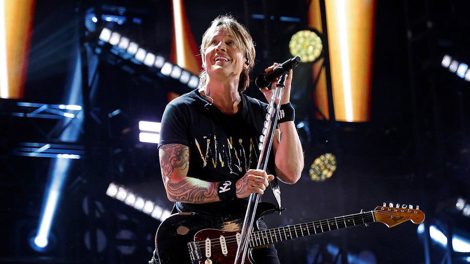 Keith Urban's guitarist Maggie Baugh misses concert as he shows Nicole Kidman photo during emotional slideshow