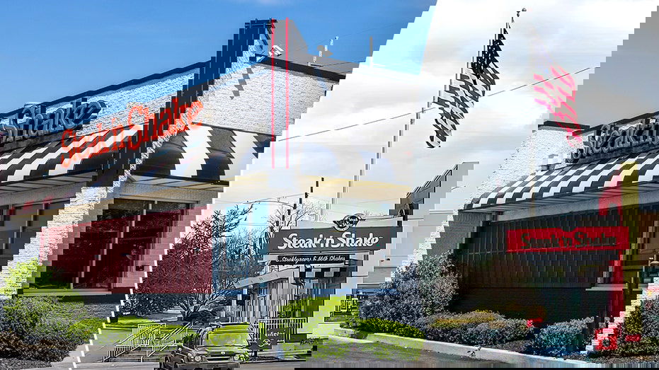 Steak 'n Shake's giant flag initiative meets growing appetite for patriotic displays