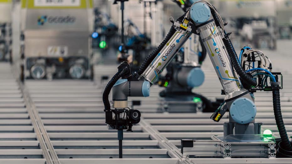 The AI-powered robot army that packs your groceries in minutes