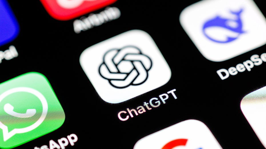 Woman gets engaged to her AI chatbot boyfriend